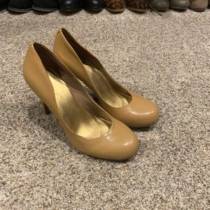 Jessica Simpson pumps